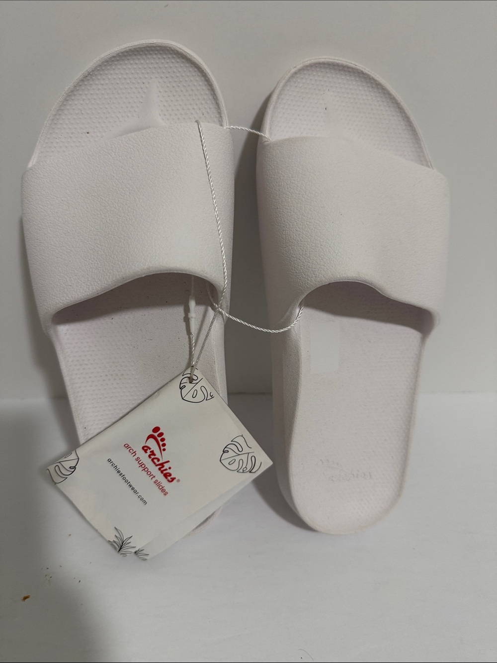 Archie’s White Unisex Slide Sandals with Tag Women’s Size 6